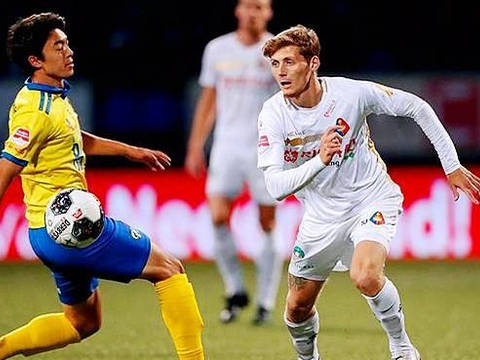 锋线球员必 锋线球员必