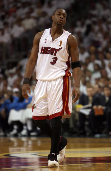 比锡前锋谢 比锡前锋谢