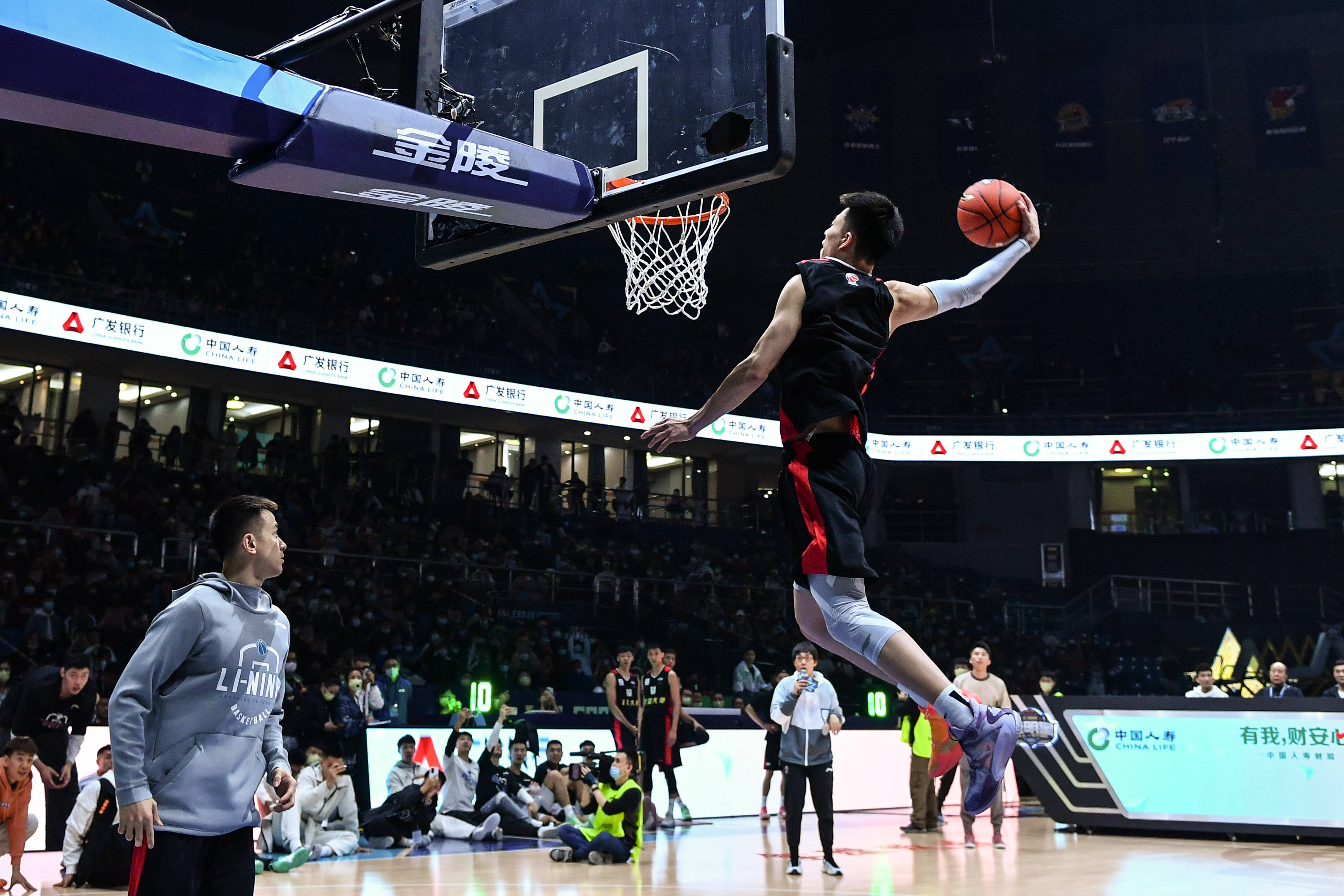 比没有喧嚣 比没有喧嚣